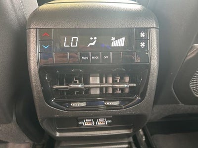 2023 Jeep Grand Cherokee L Laredo 4x2