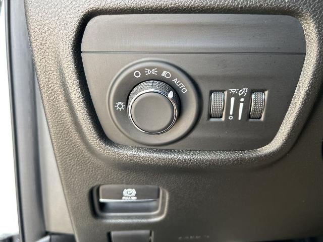 2023 Jeep Grand Cherokee L Laredo 4x2