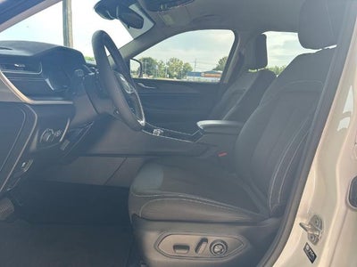2023 Jeep Grand Cherokee L Laredo 4x2