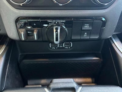 2023 RAM 1500 Big Horn Crew Cab 4x2 5'7" Box