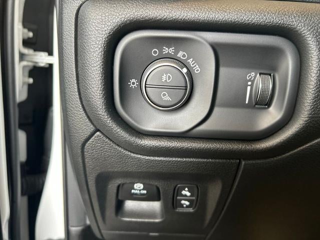 2023 RAM 1500 Big Horn Crew Cab 4x4 5'7" Box