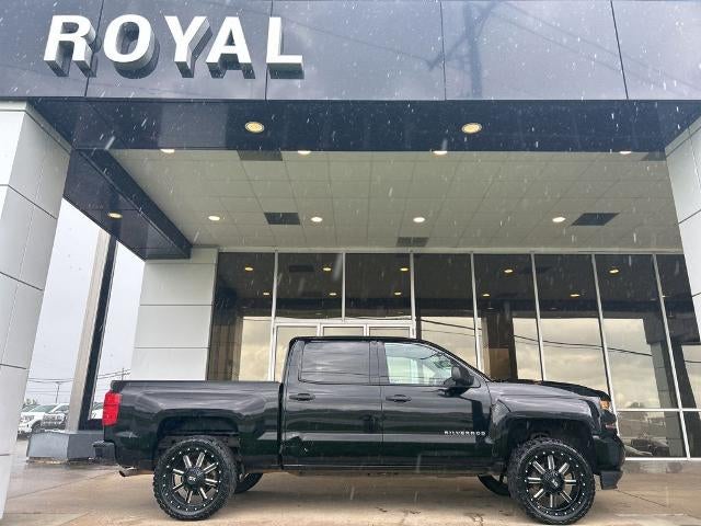 2018 Chevrolet Silverado 1500 Custom Crew Cab Short Box's photo