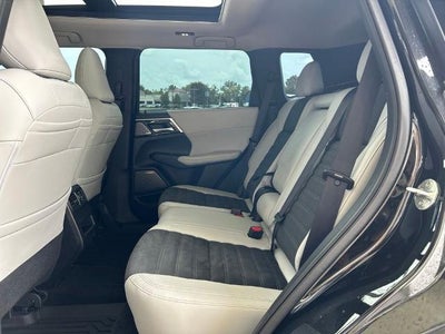 2025 Mitsubishi Outlander SE